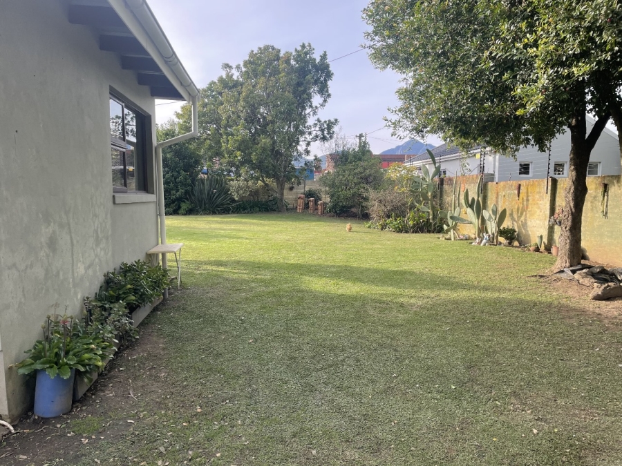 4 Bedroom Property for Sale in Loerie Park Western Cape